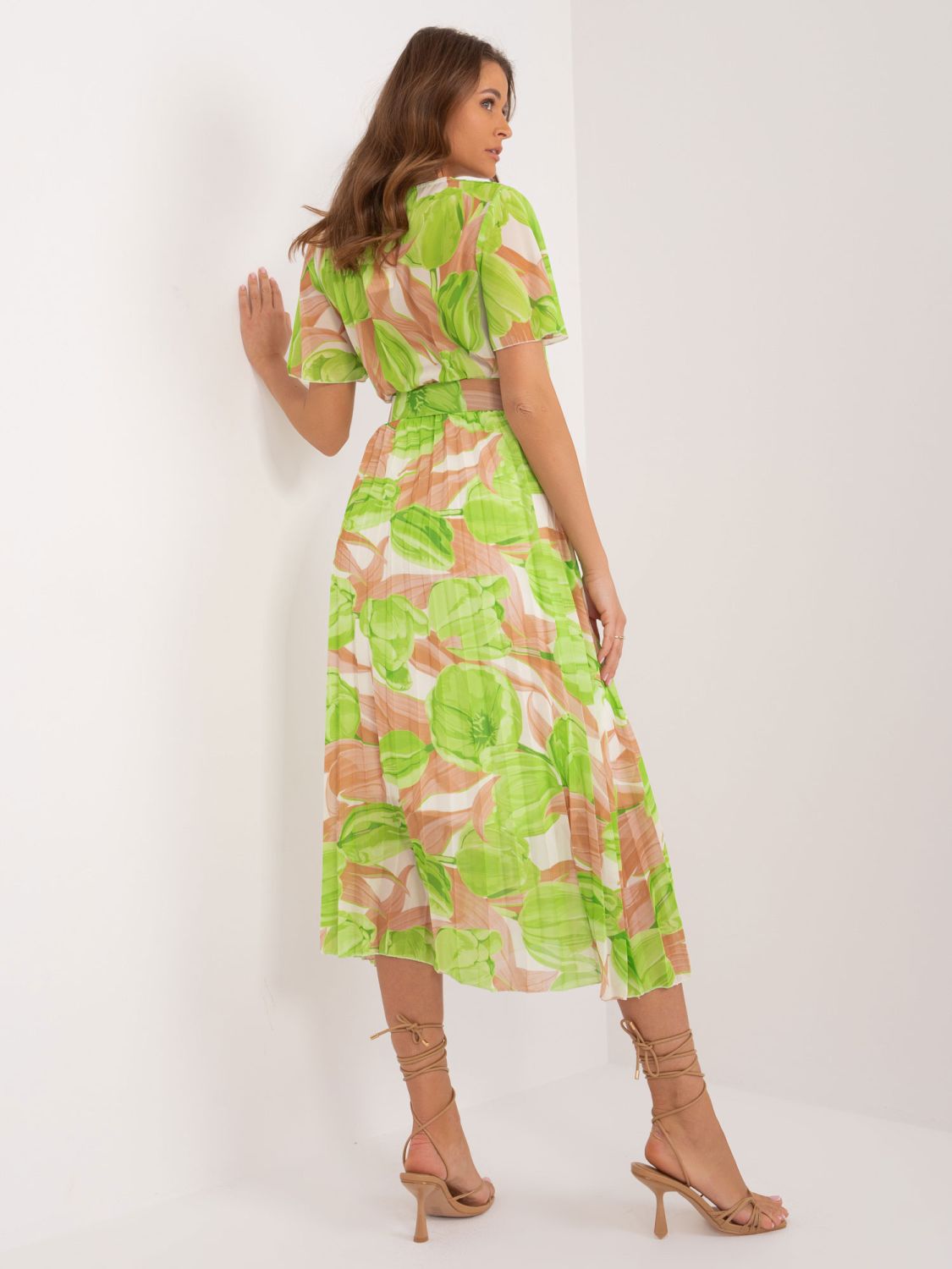 Rochie midi cu flori în verde deschis