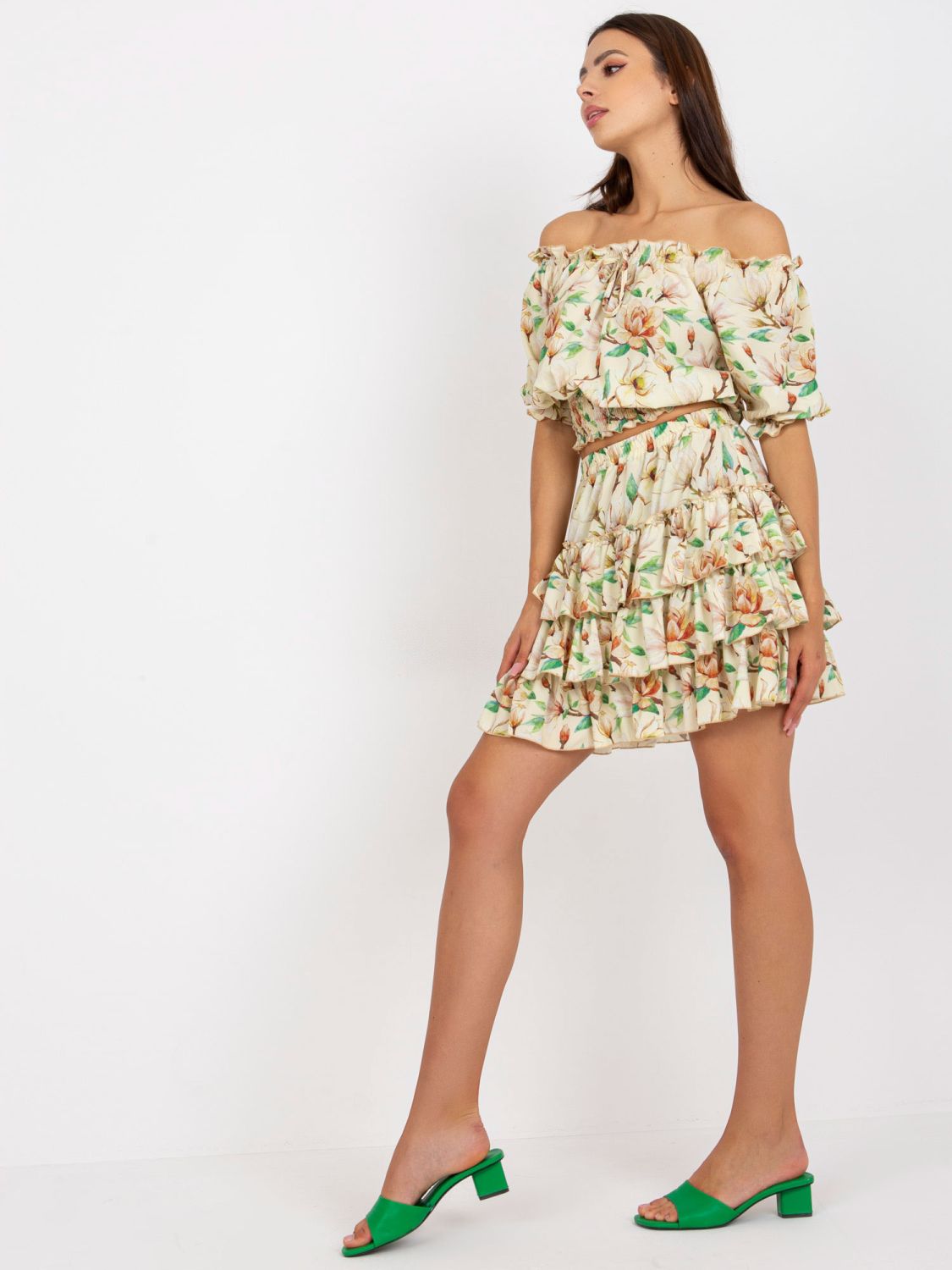 Compleu galben deschis cu model floral