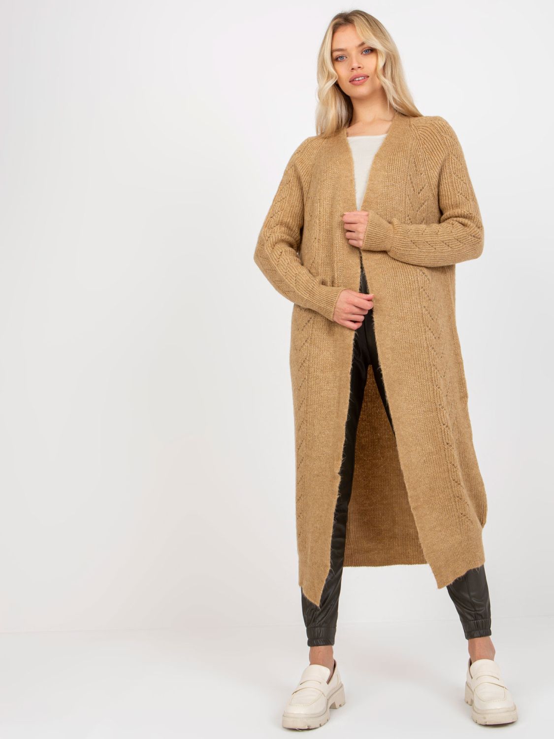 Cardigan maxi camel cu model perforat