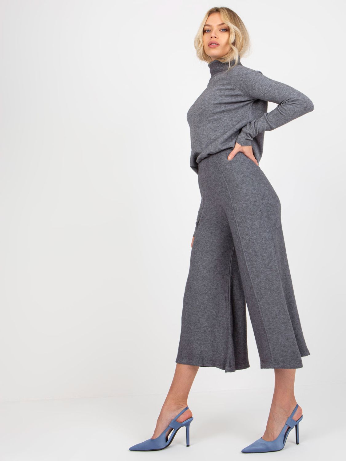 Pantaloni largi gri închis din tricot cu talie elastică