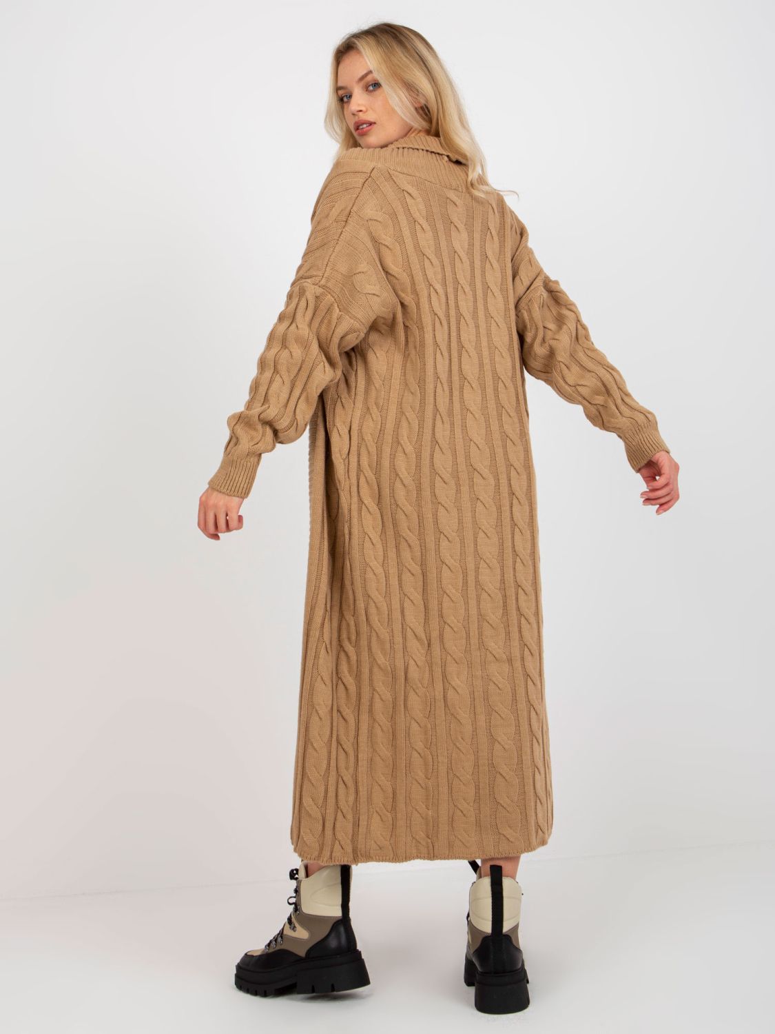 Compleu tricotat camel în trei piese cu top și pantaloni scurți