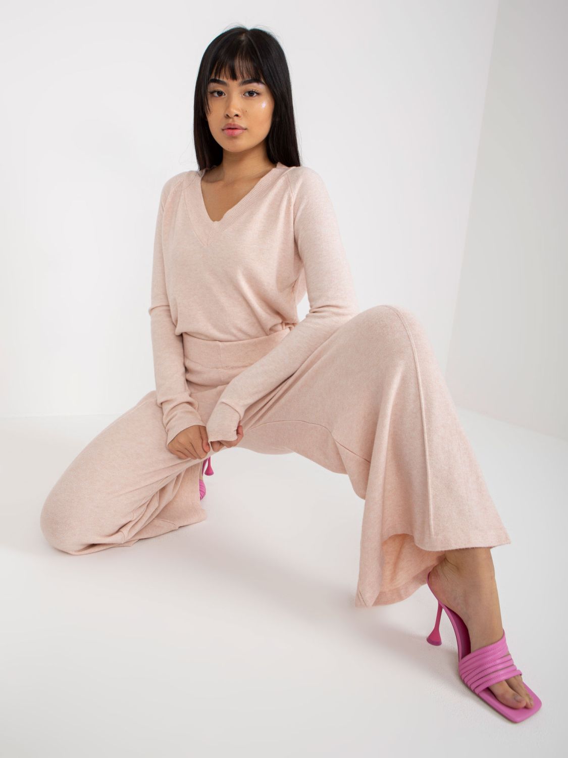 Pantaloni tricotati roz deschis cu picior larg