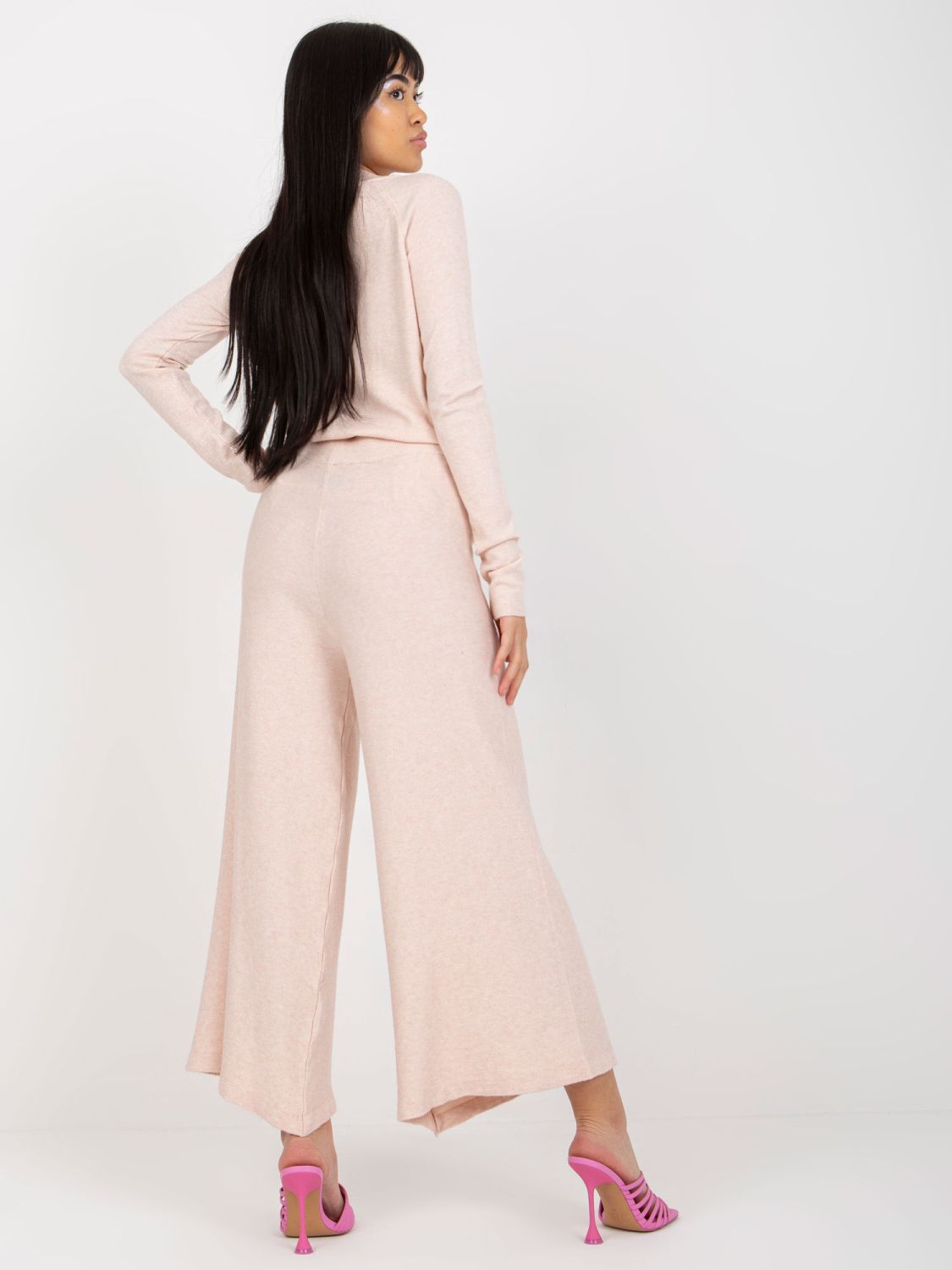 Pantaloni tricotati roz deschis cu picior larg