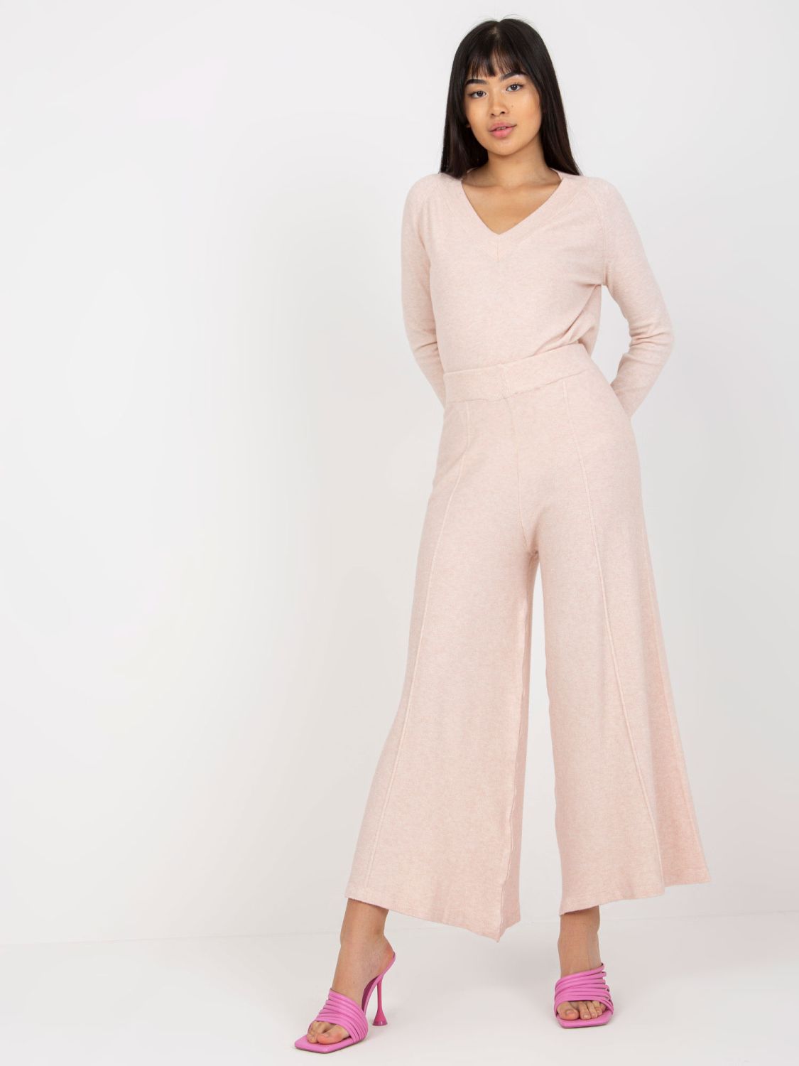 Pantaloni tricotati roz deschis cu picior larg