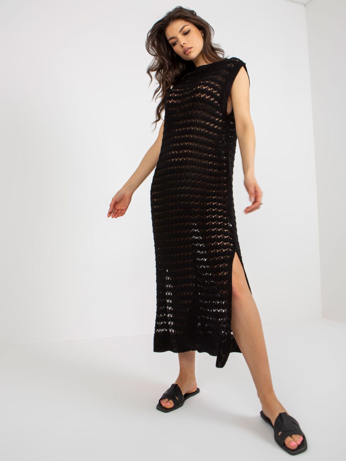 Rochie maxi neagră din dantelă fără mâneci