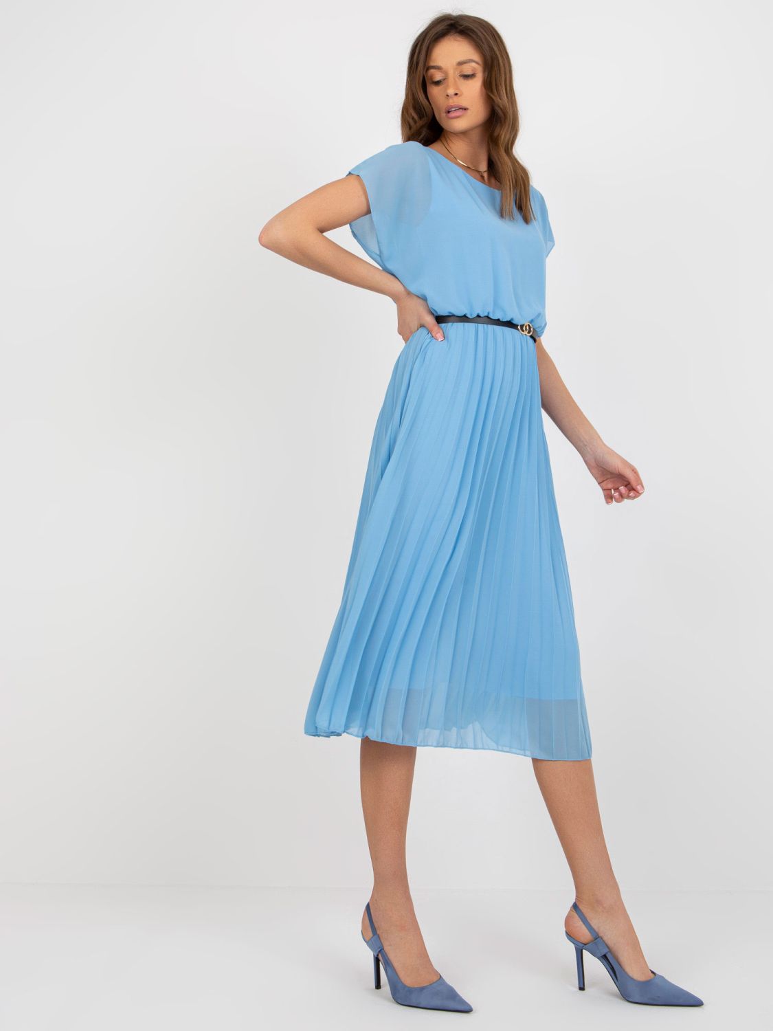Rochie plisată de culoare albastră deschisă