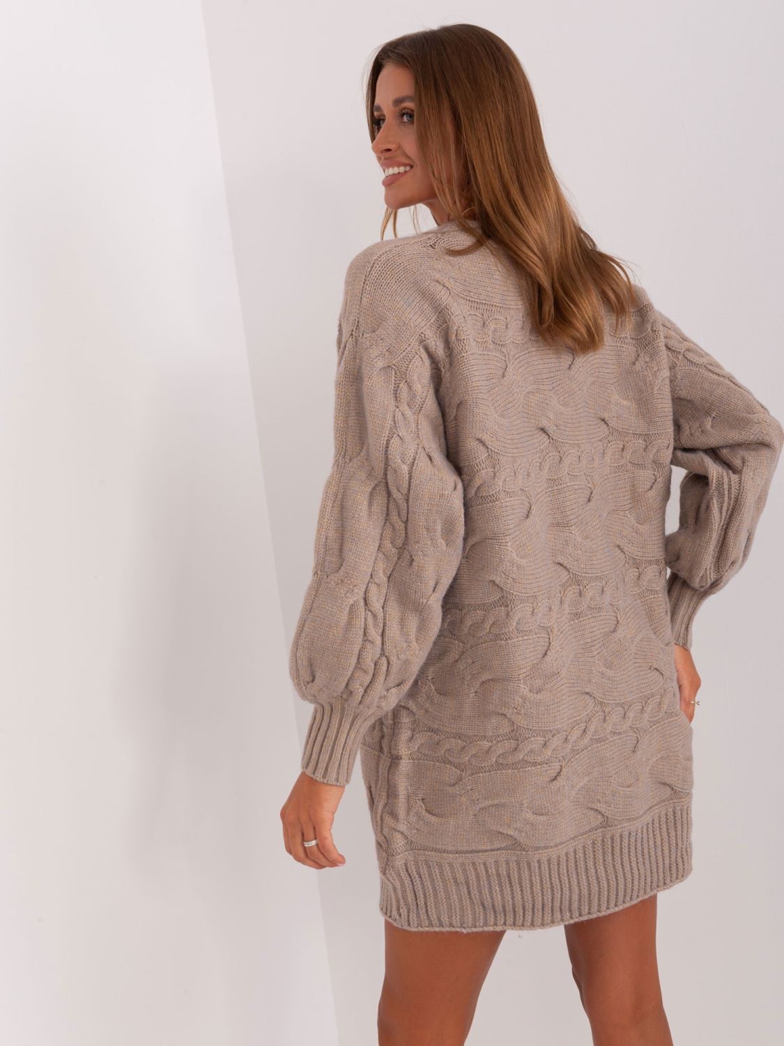 Rochie tricotată bej închis cu împletituri