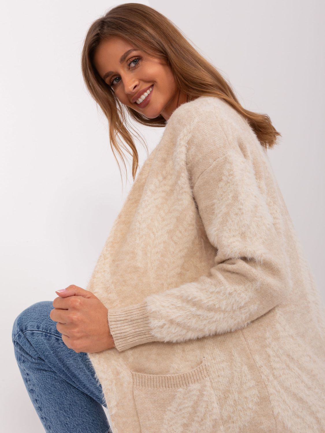 Cardigan moale bej deschis cu buzunare
