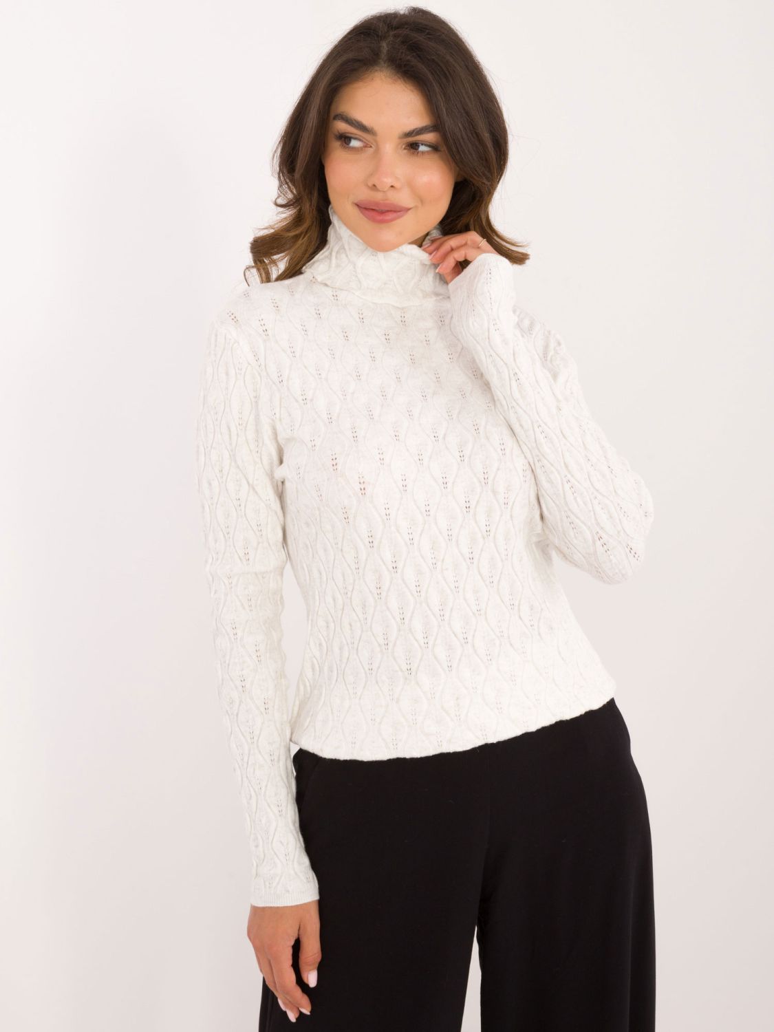Pulover elegant ecru cu guler