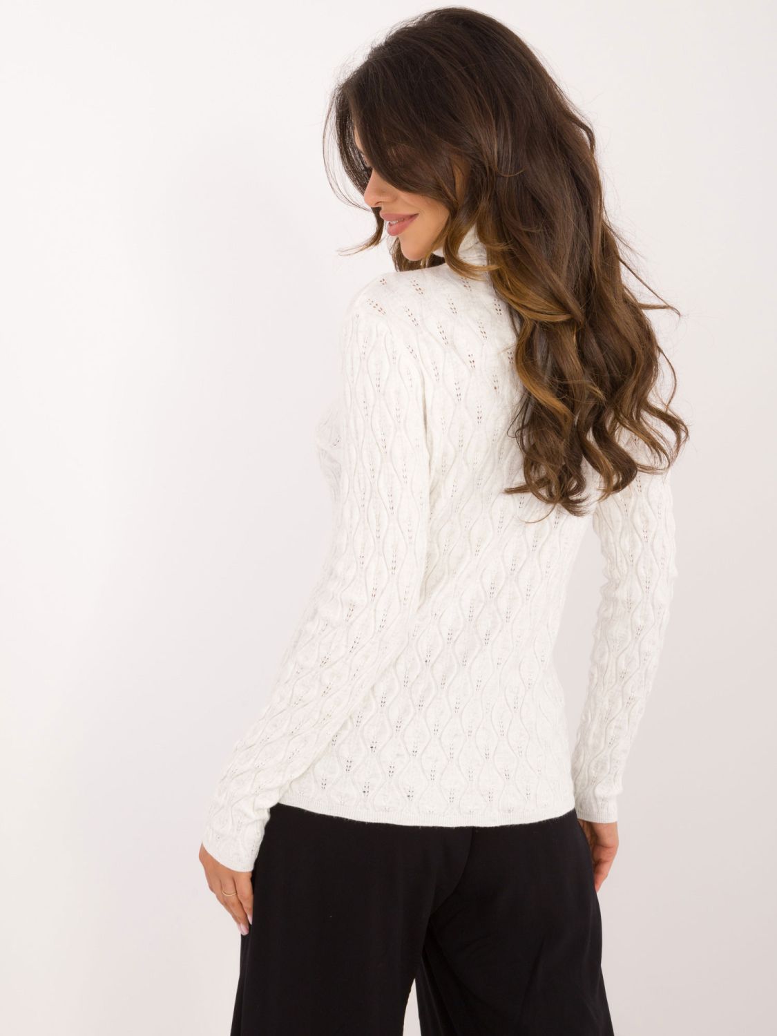 Pulover elegant ecru cu guler