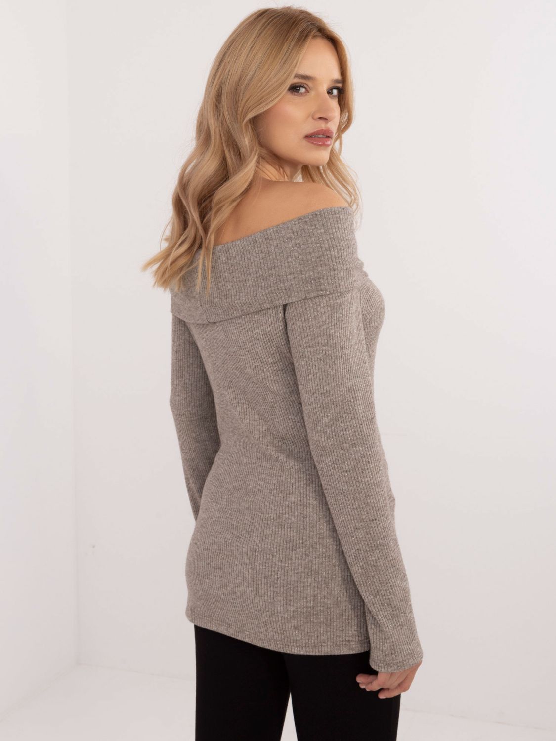 Pulover elegant bej cu mâneci lungi