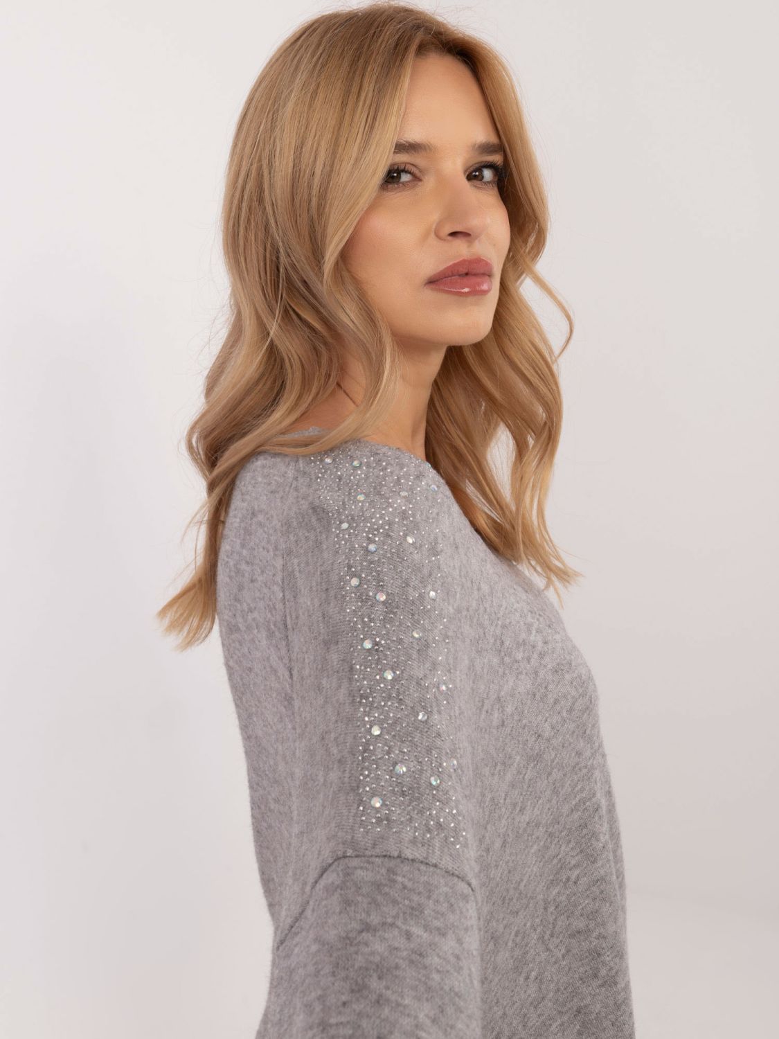 Pulover elegant gri cu aplicație