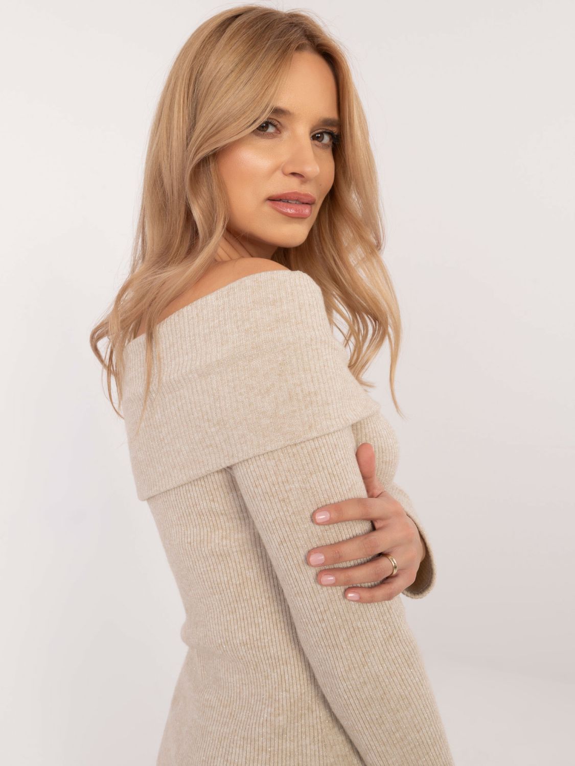 Pulover elegant bej cu mâneci lungi