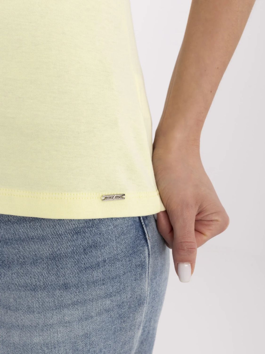 Tricou galben cu mânecă scurtă