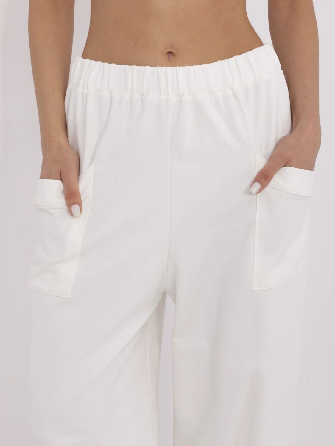 Pantaloni sportivi eleganți în ecru