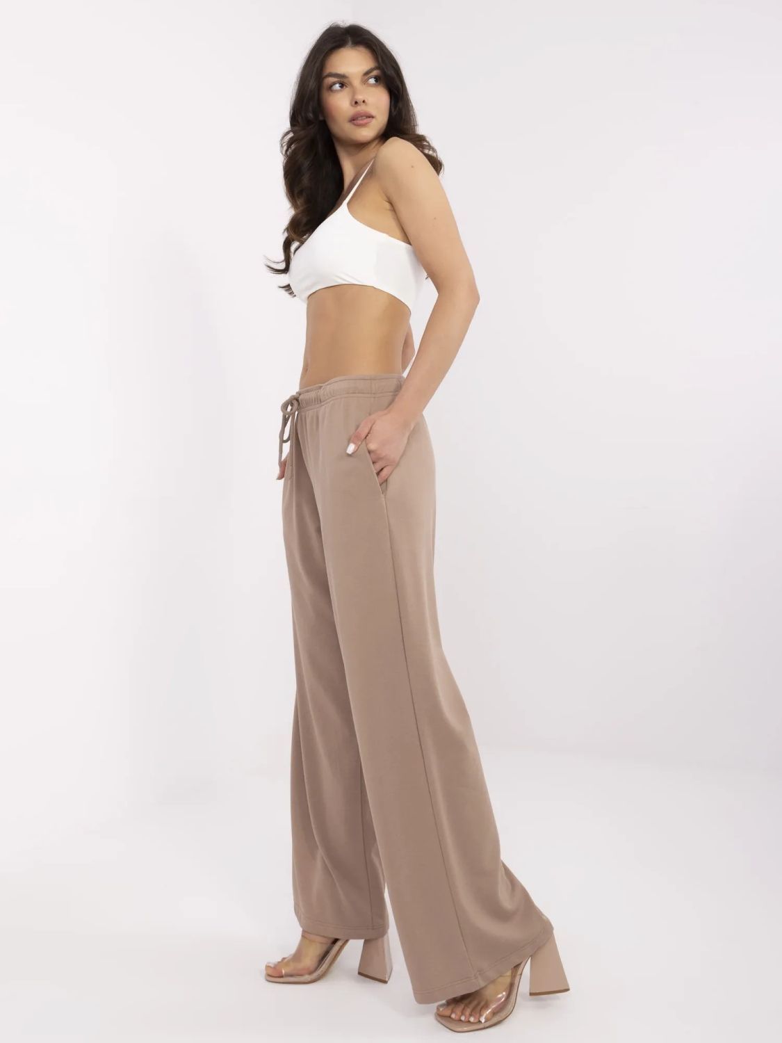 Pantaloni sportivi bej eleganți