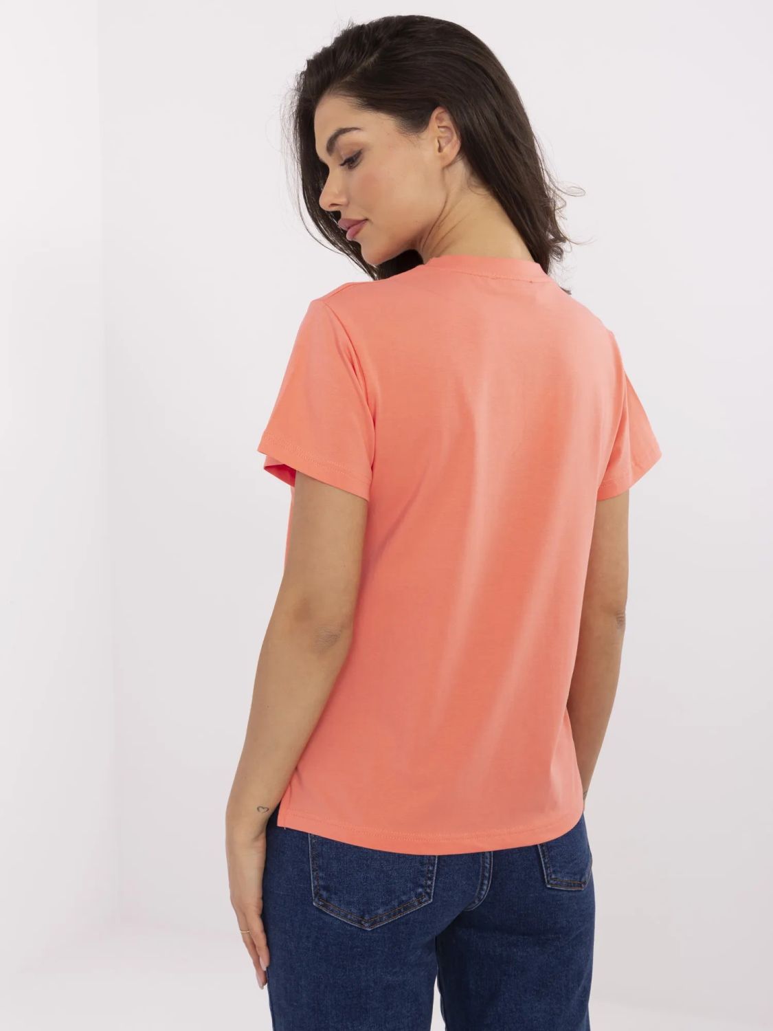 Tricou portocaliu stilat cu aplicație