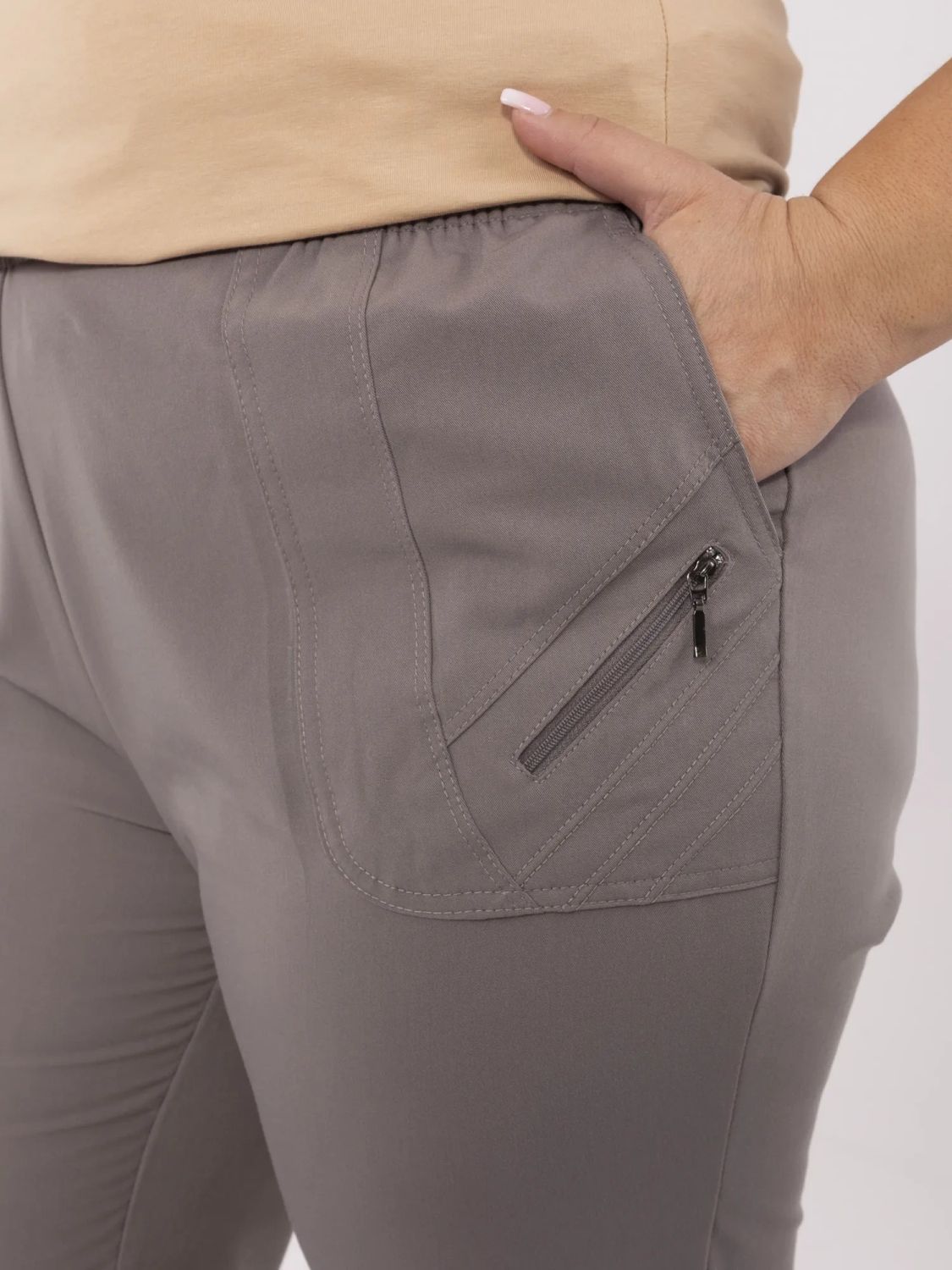 Pantaloni eleganți în gri închis