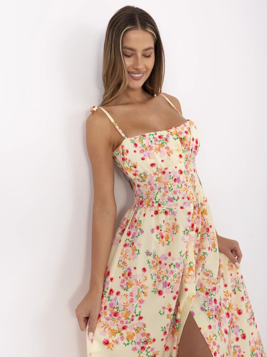 Rochie midi cu flori și bretele