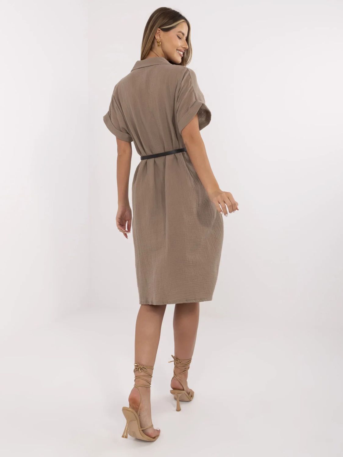 Rochie elegantă maro cu mâneci scurte