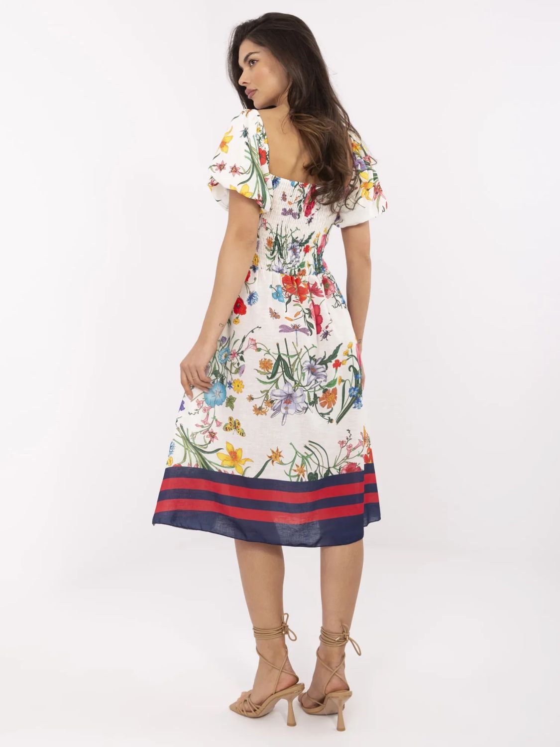 Rochie midi cu flori și mâneci scurte