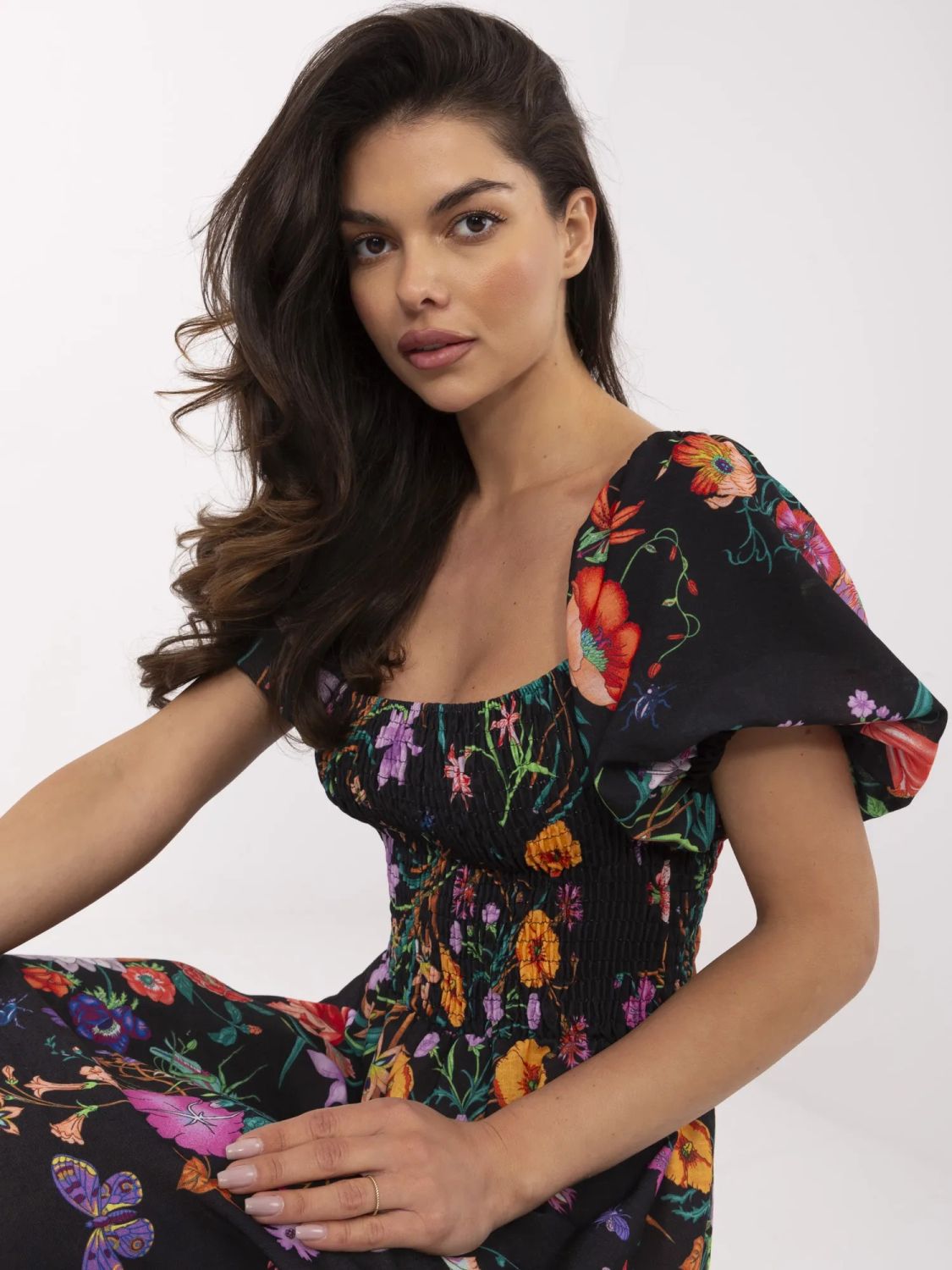 Rochie midi cu flori și mânecă scurtă