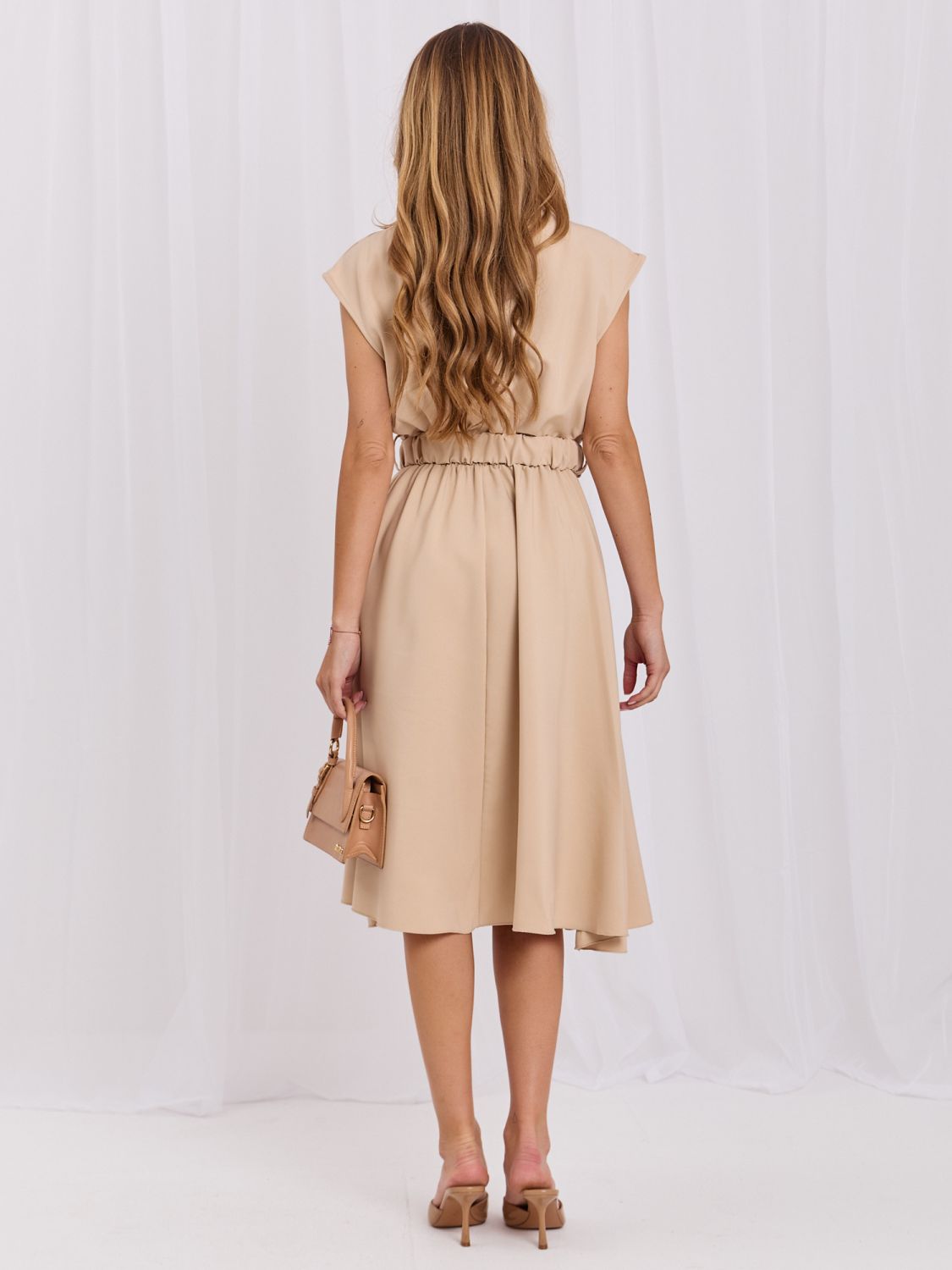 Rochie midi bej evazată cu curea