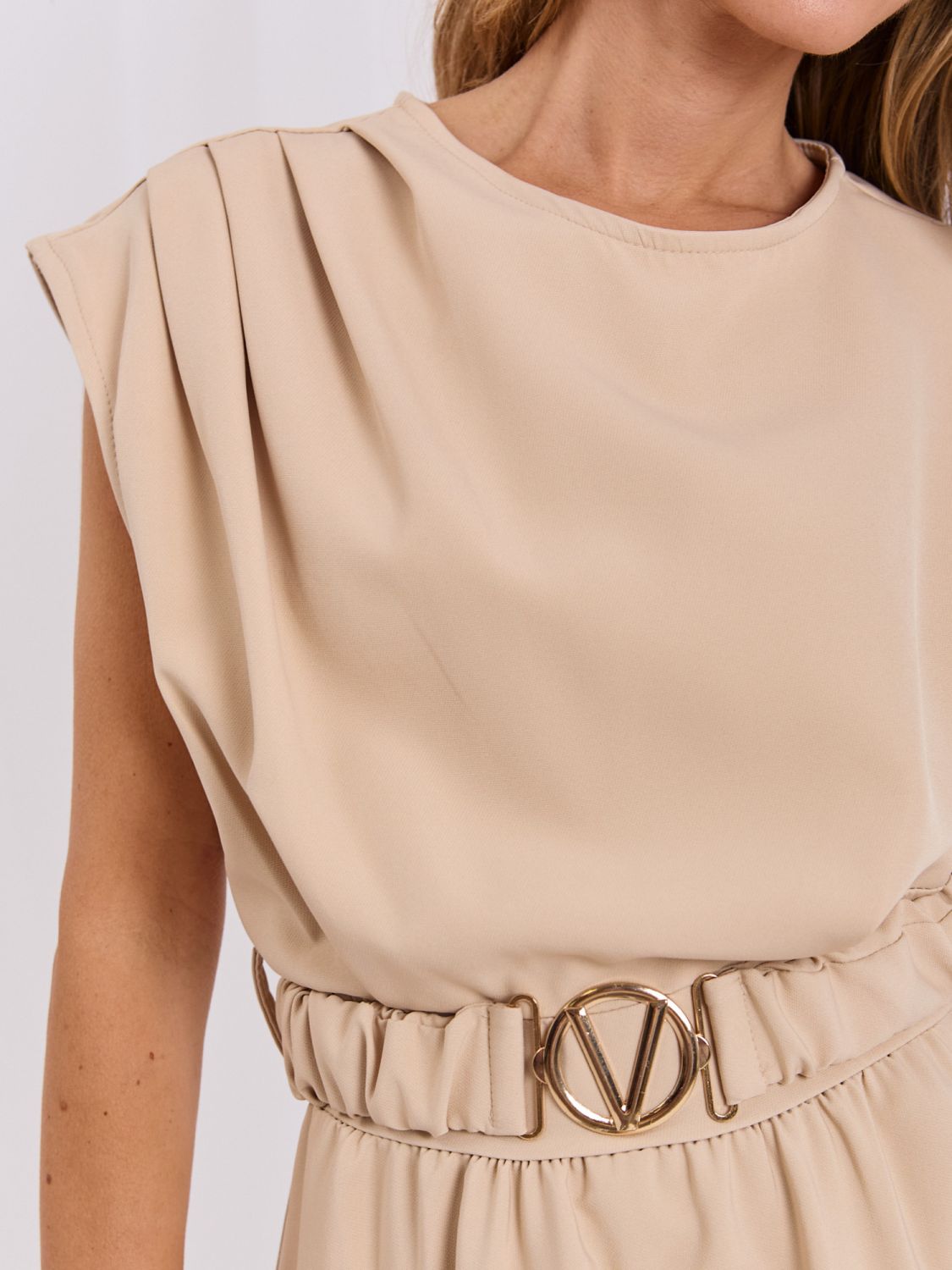 Rochie midi bej evazată cu curea