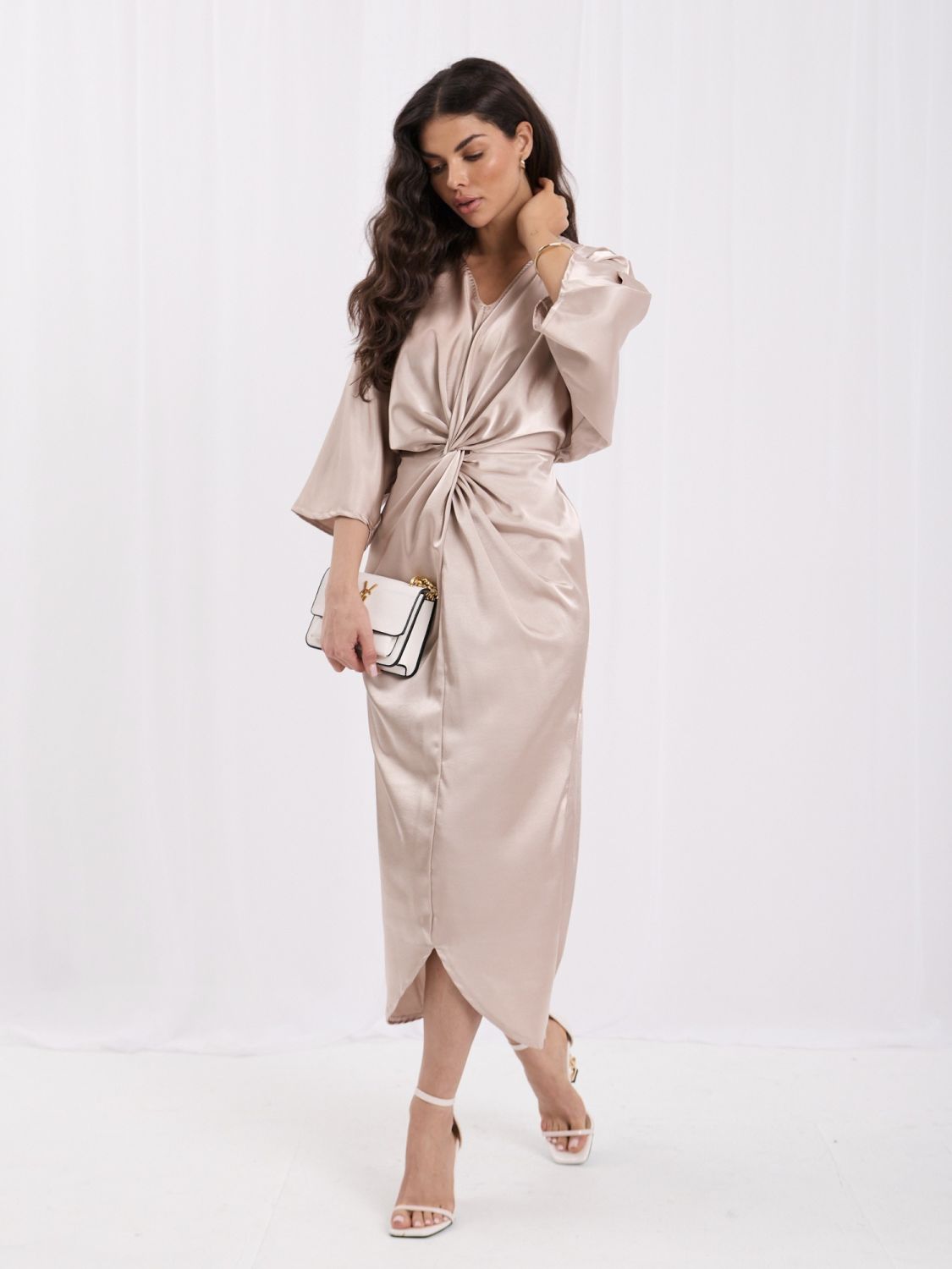 Rochie midi bej asimetrică cu mâneci 3/4