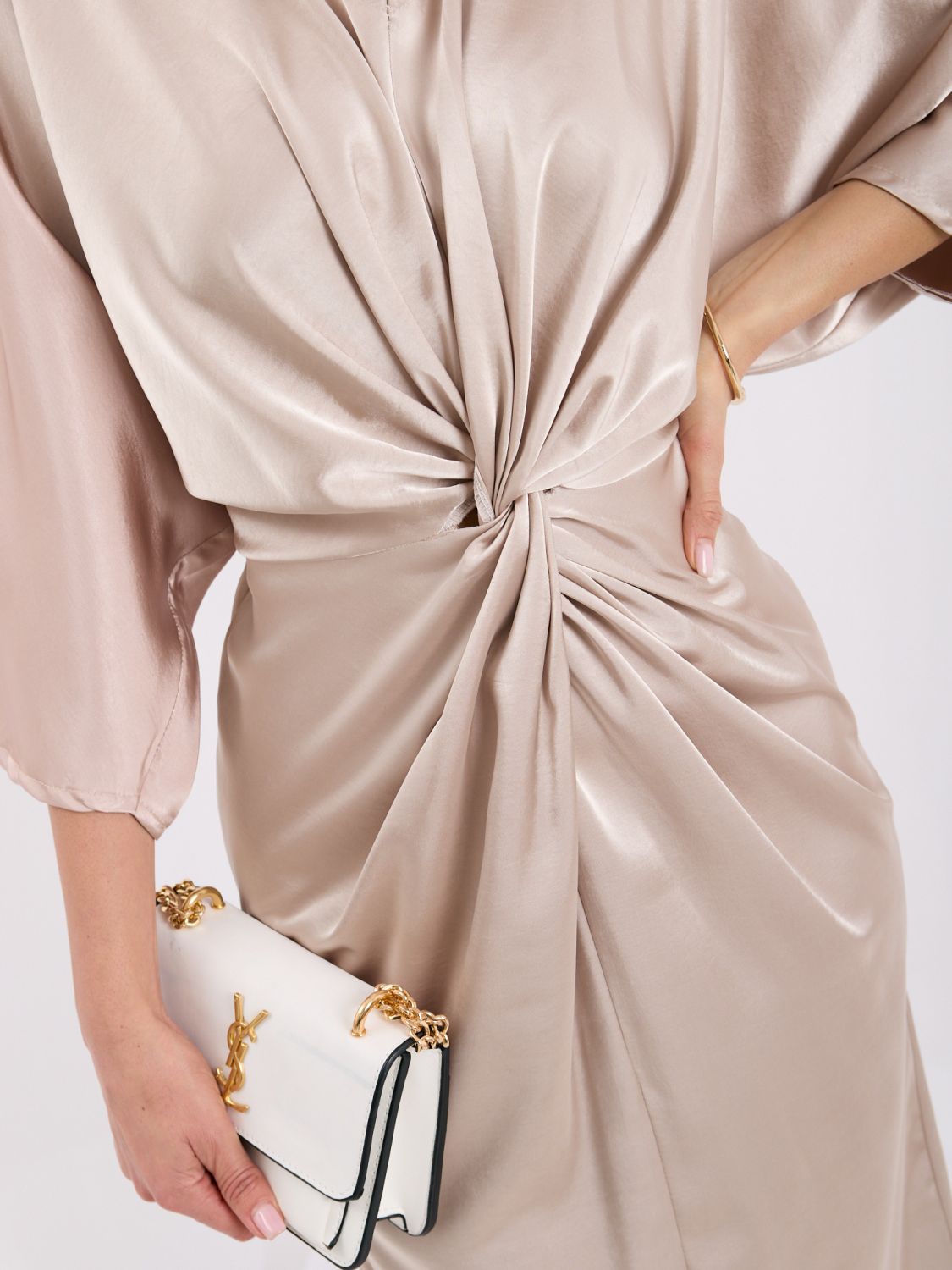 Rochie midi bej asimetrică cu mâneci 3/4