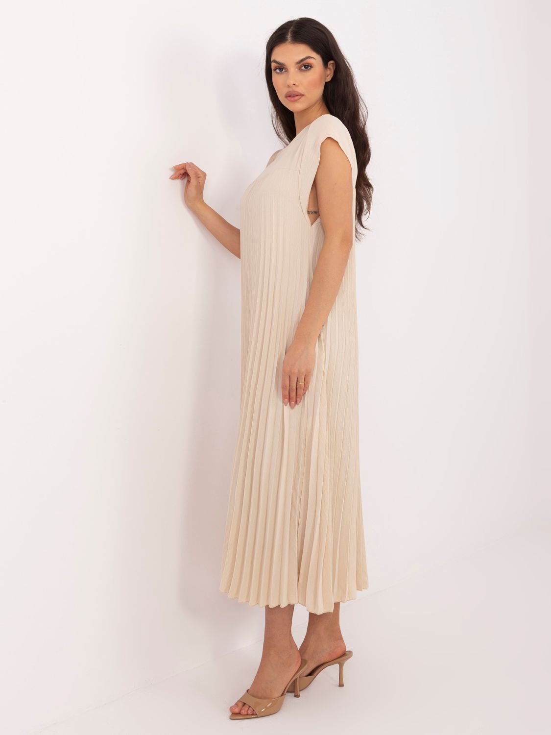 Rochie midi bej de cocktail cu buzunare