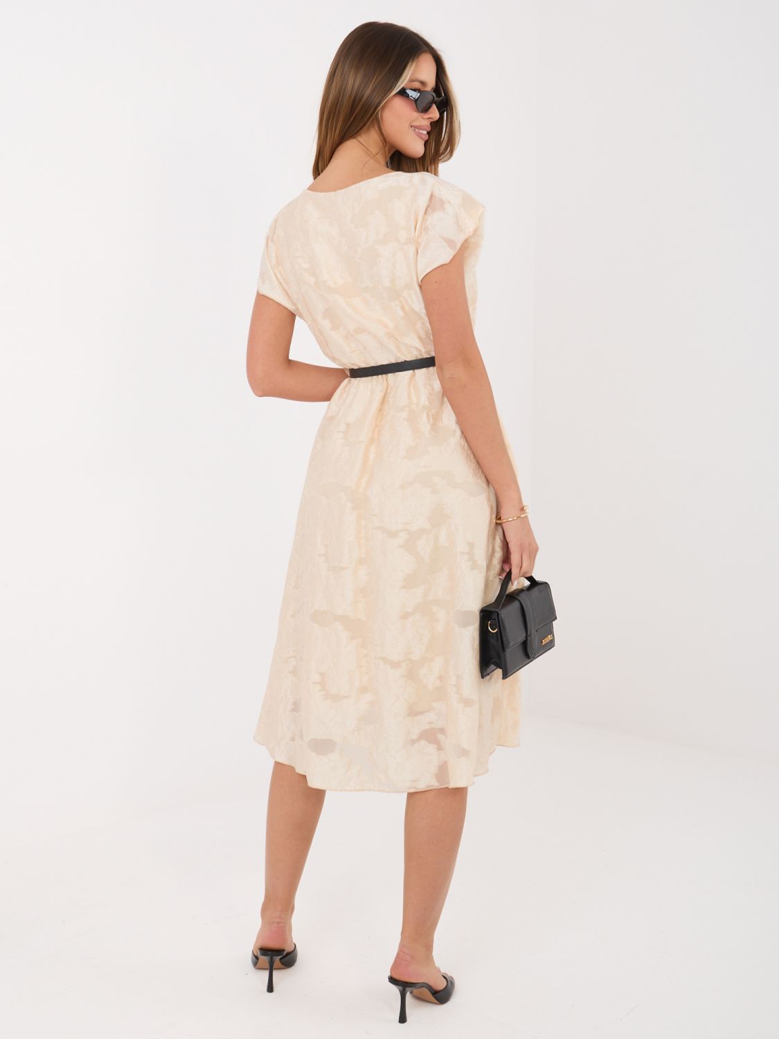 Rochie midi bej evazată cu curea