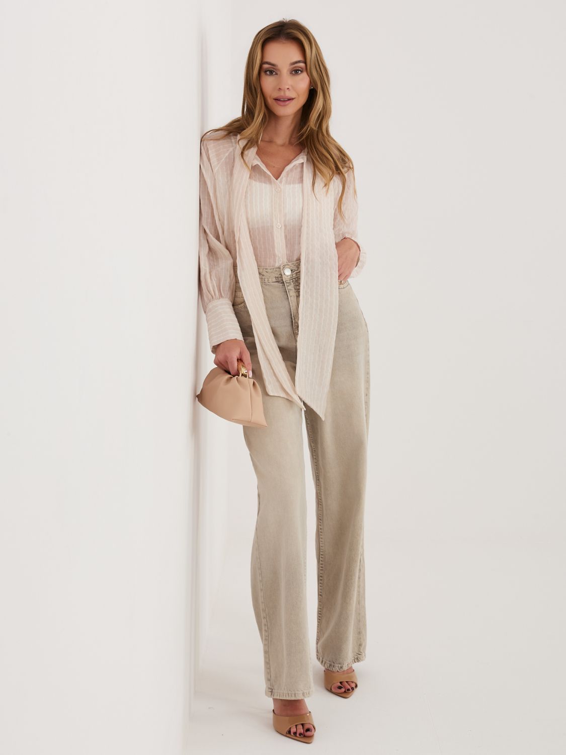 Cămașă bej cu dungi, legare și mâneci bufante