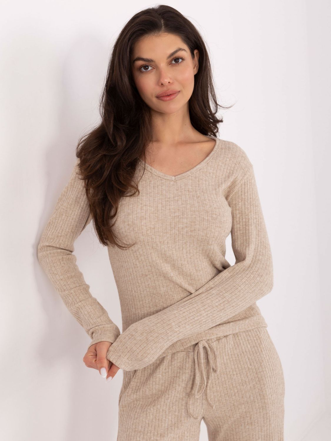 Pantaloni bej largi din tricot cu talie înaltă