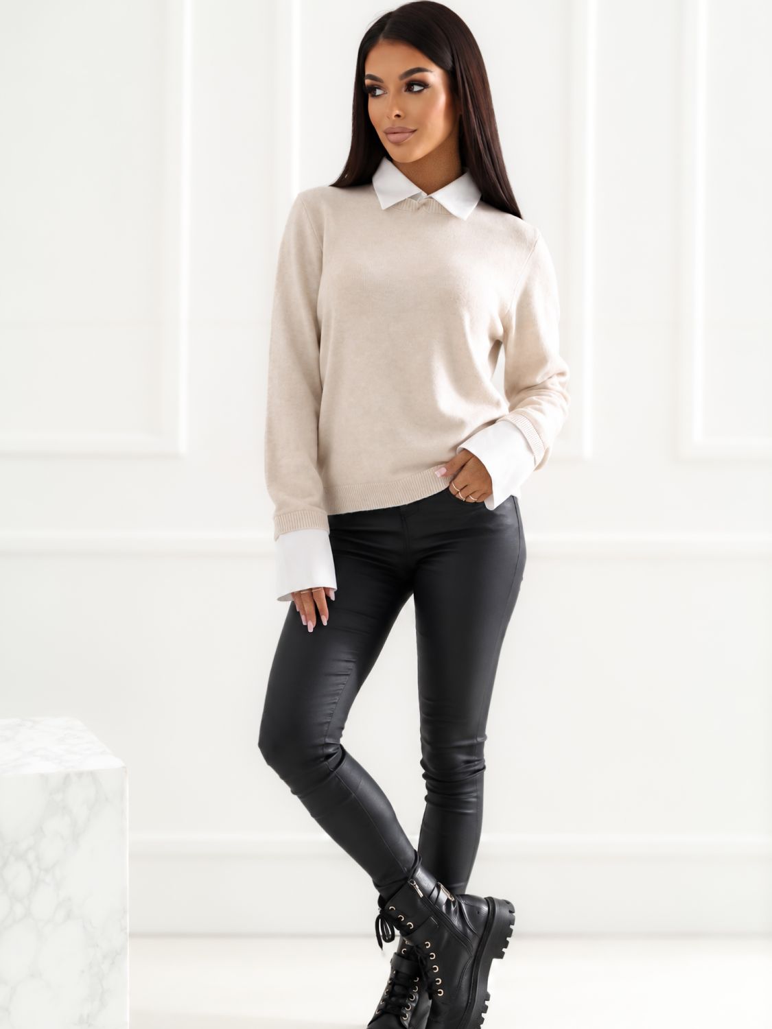 Pulover bej elegant cu guler