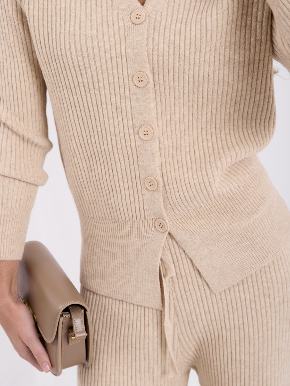 Set bej cu cardigan și pantaloni largi