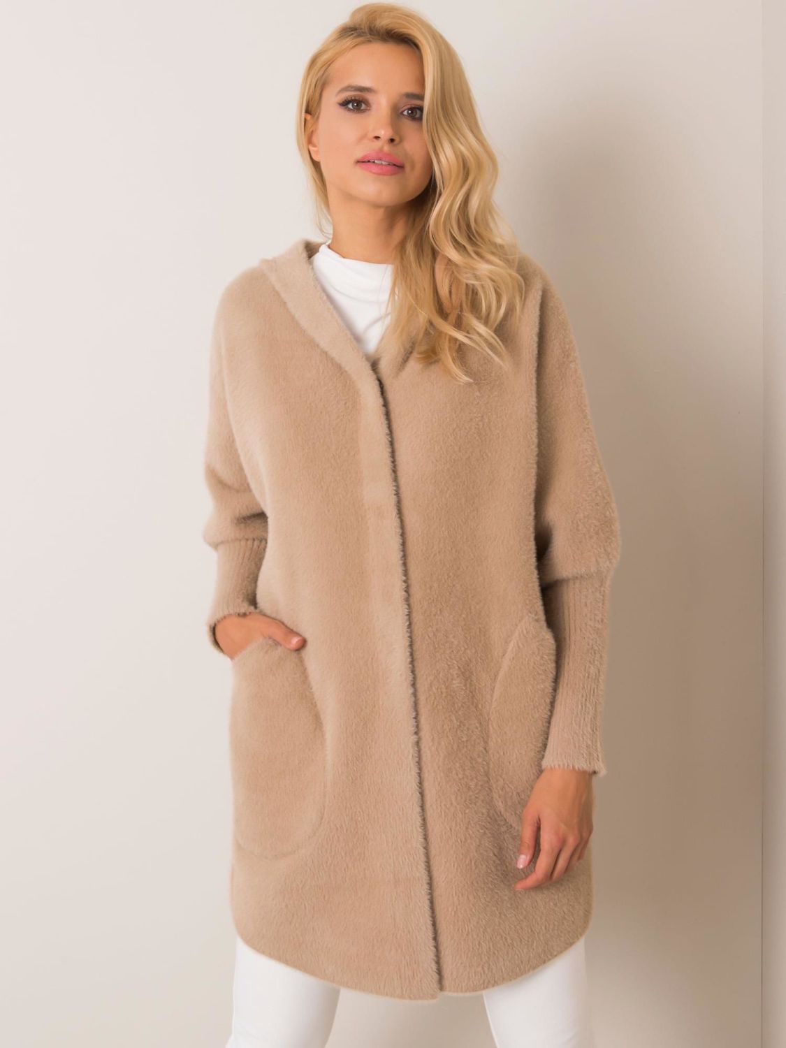 Palton bej din alpaca cu glugă