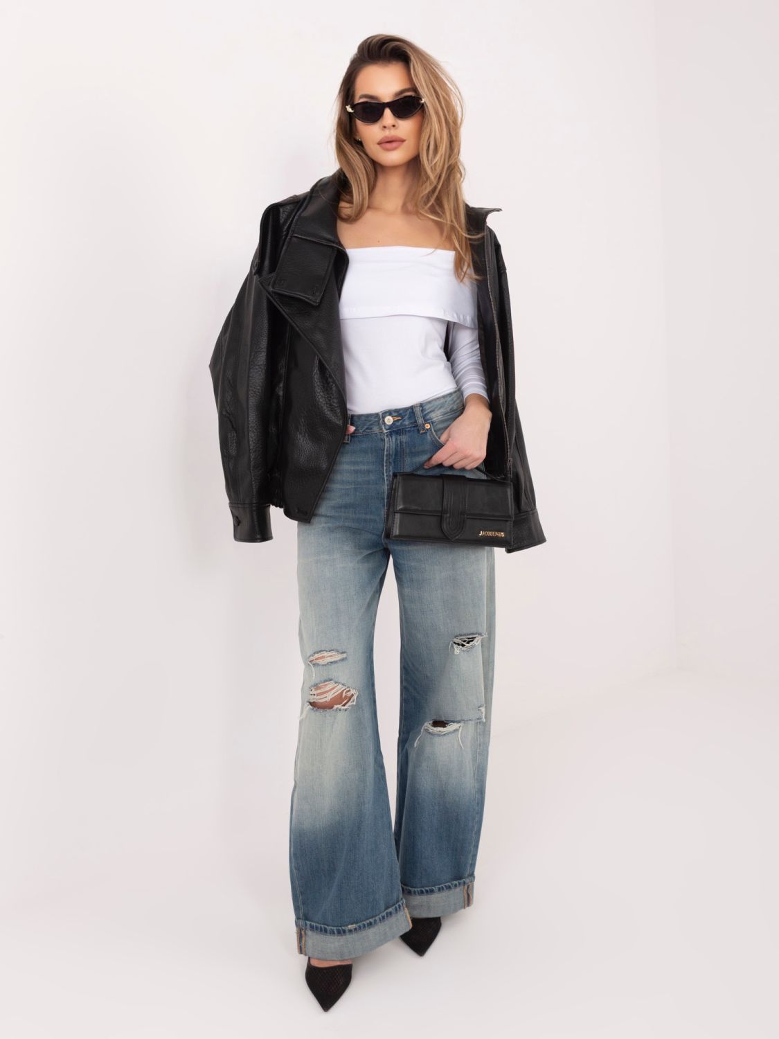 Bluză albă cu umeri goi și mâneci 3/4