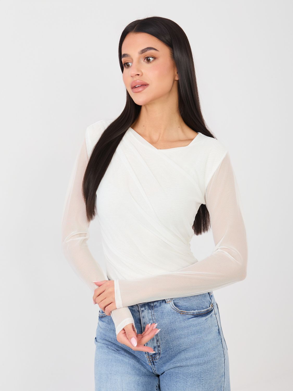 Body elegant alb cu mâneci lungi și decolteu rotund