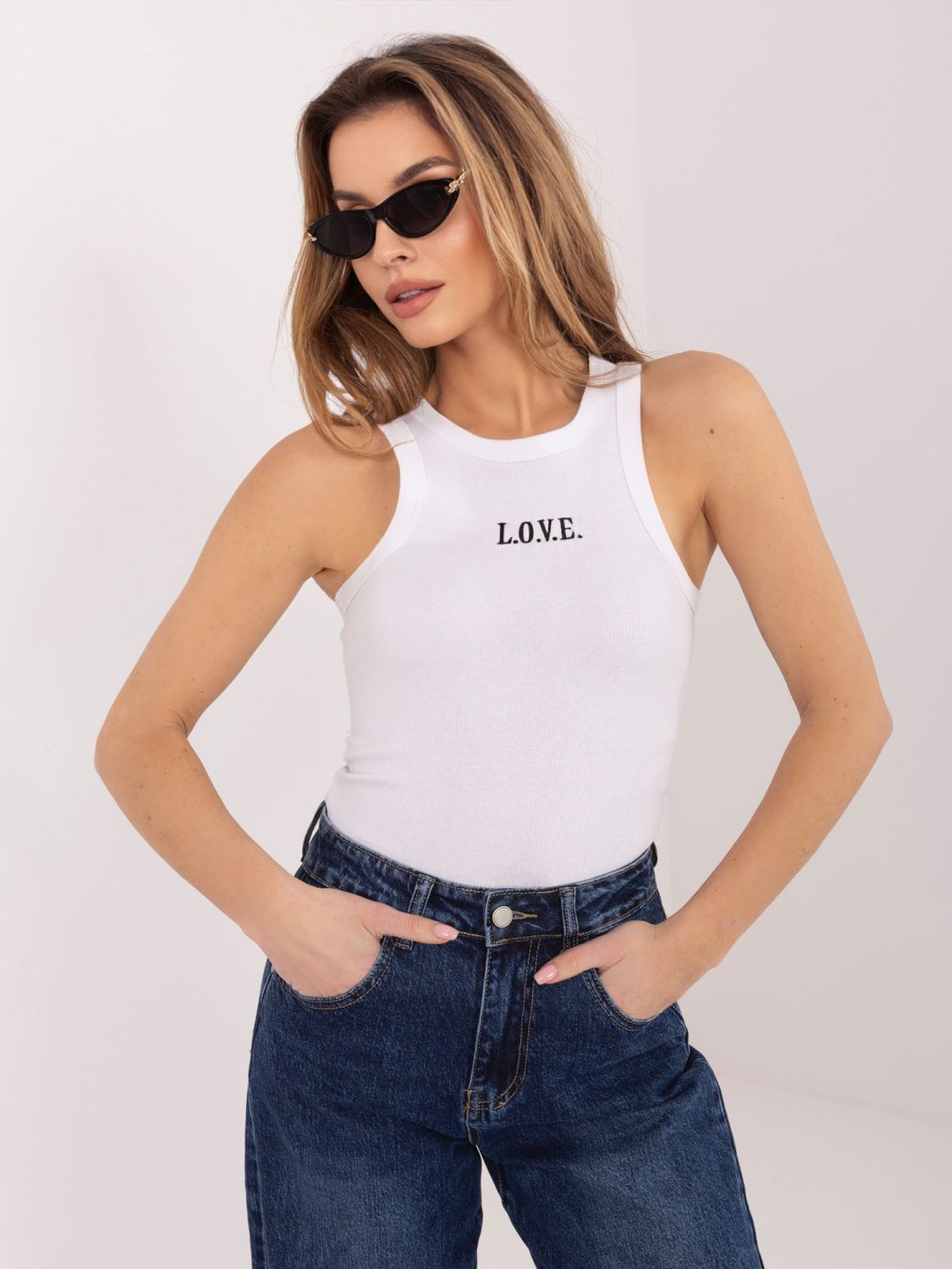 Top alb din bumbac cu broderie și inscripție