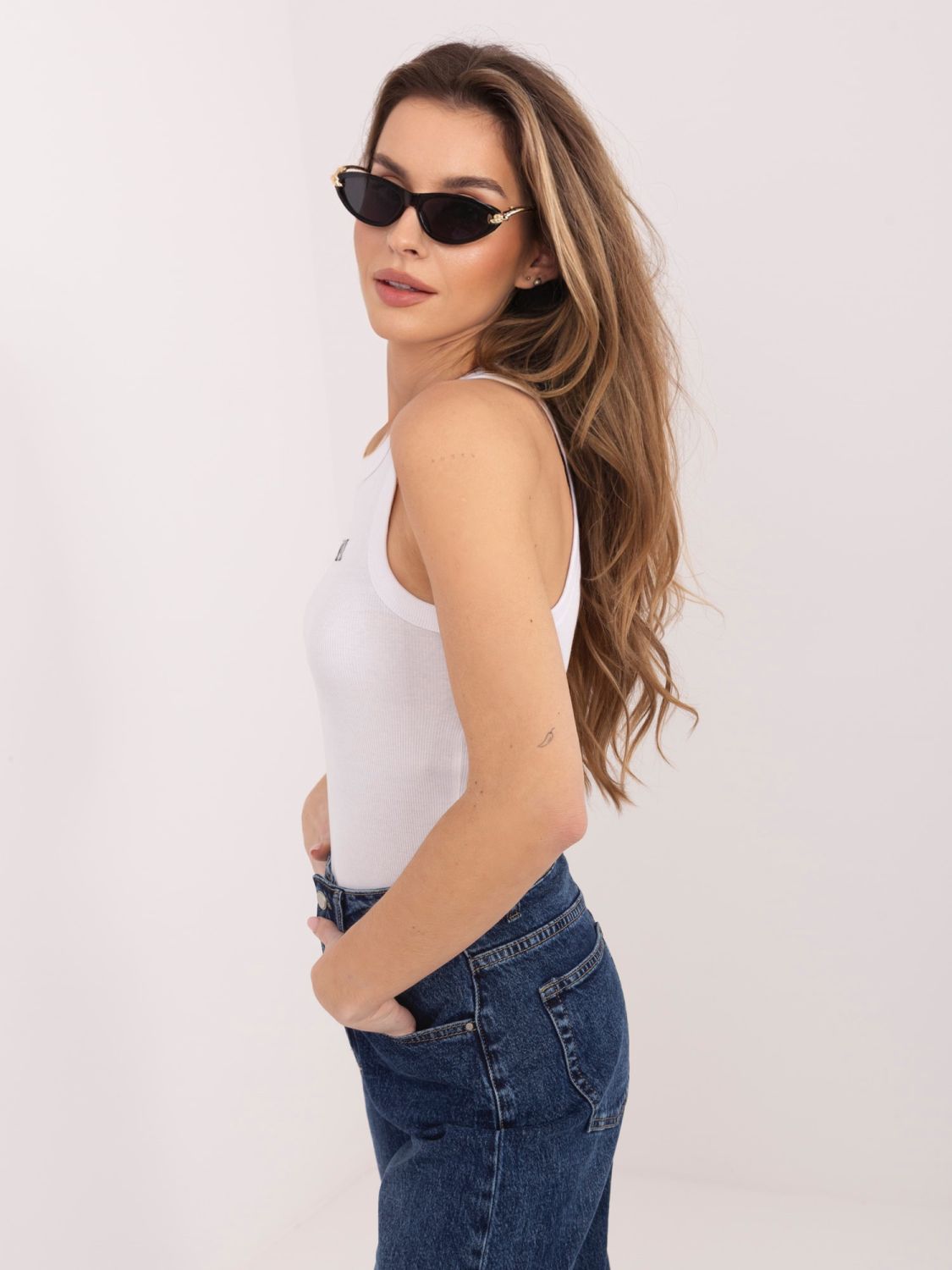 Top alb din bumbac cu broderie și inscripție