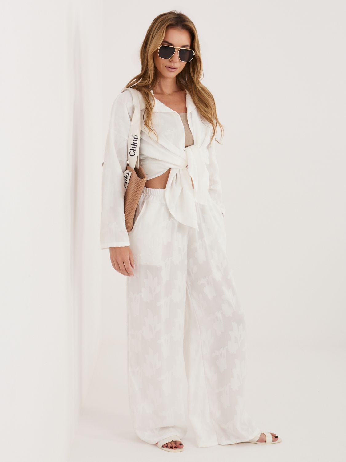 Set alb cămașă și pantaloni cu guler