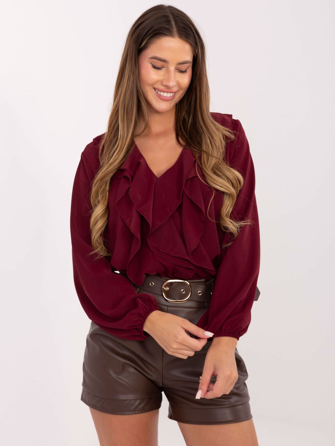 Bluză elegantă bordo cu volan și mâneci bufante