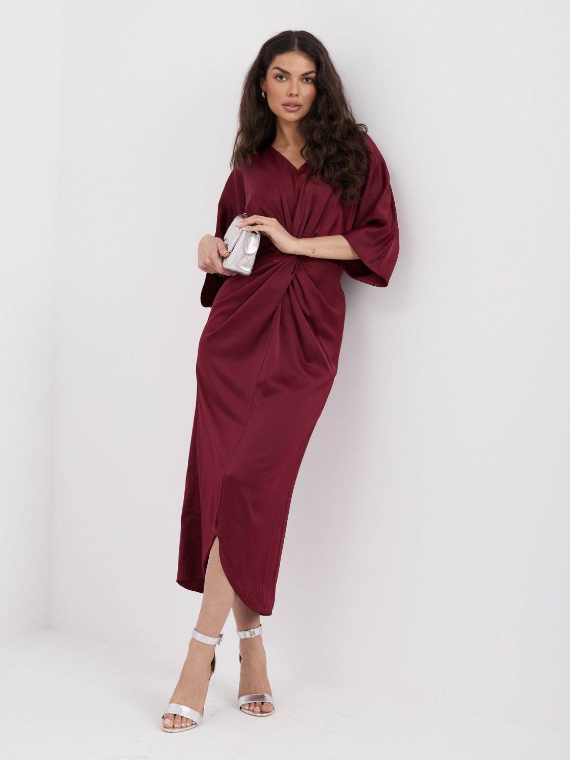 Rochie midi bordo asimetrică cu mâneci 3/4