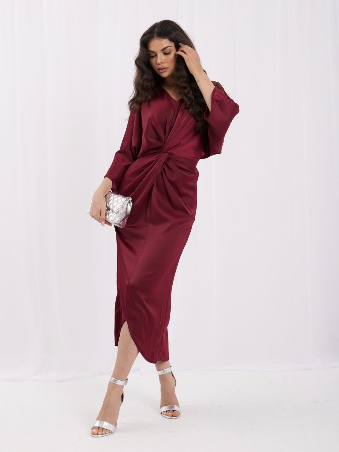 Rochie midi bordo asimetrică cu mâneci 3/4