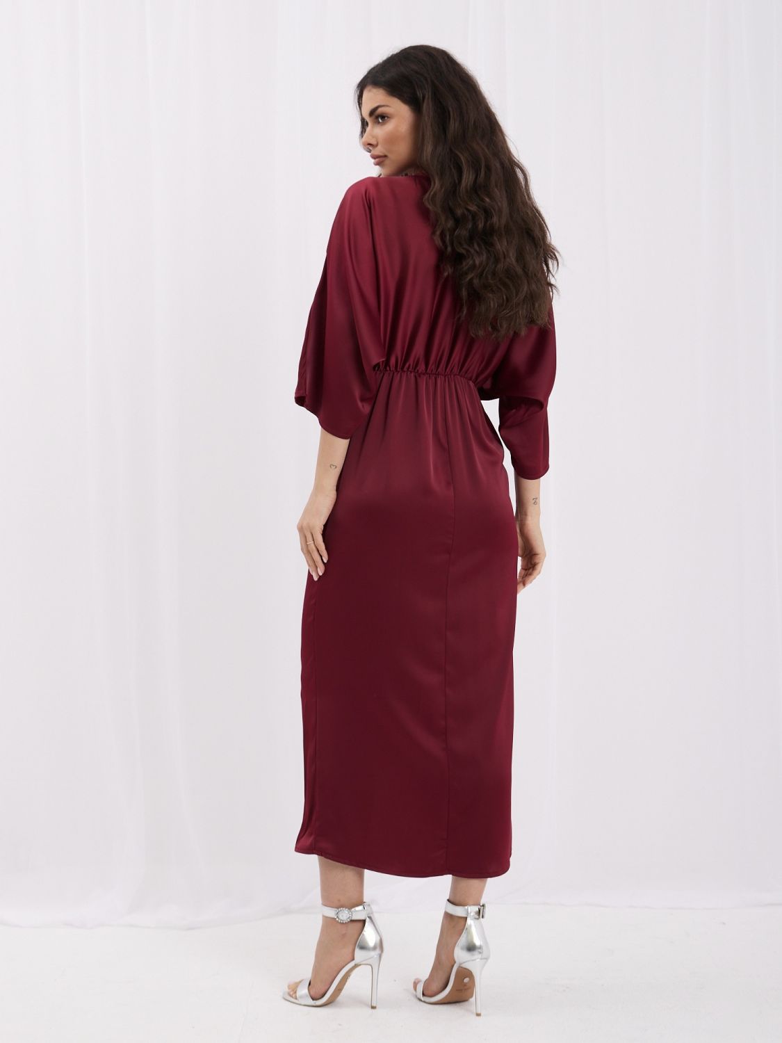 Rochie midi bordo asimetrică cu mâneci 3/4