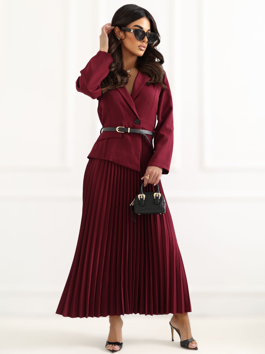 Rochie midi elegantă bordo cu curea