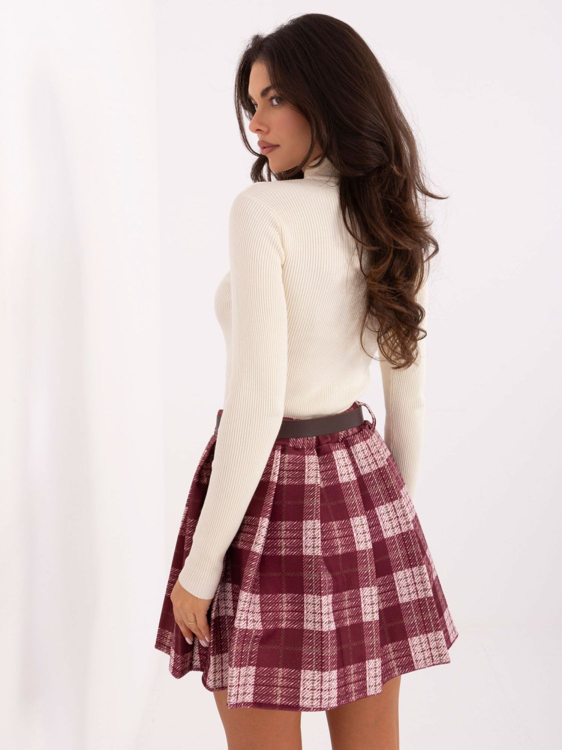 Fustă mini bordo cu model în carouri și curea