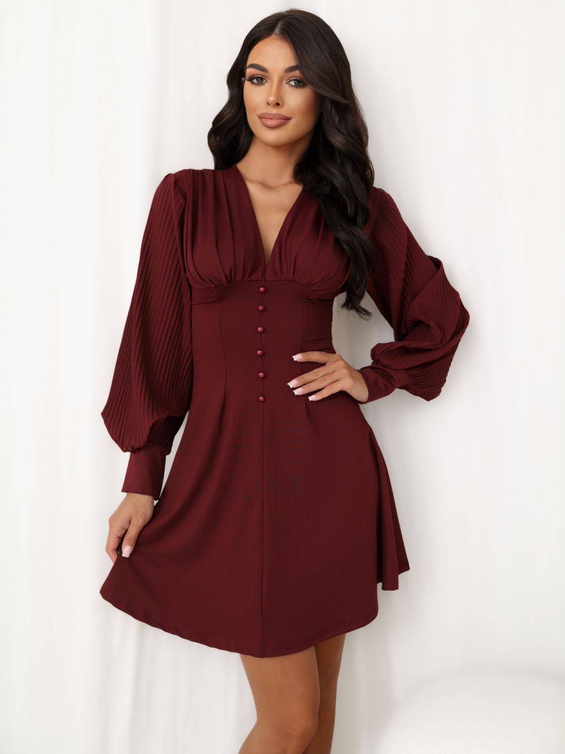 Rochie mini bordo cu decolteu în V și mâneci bufante