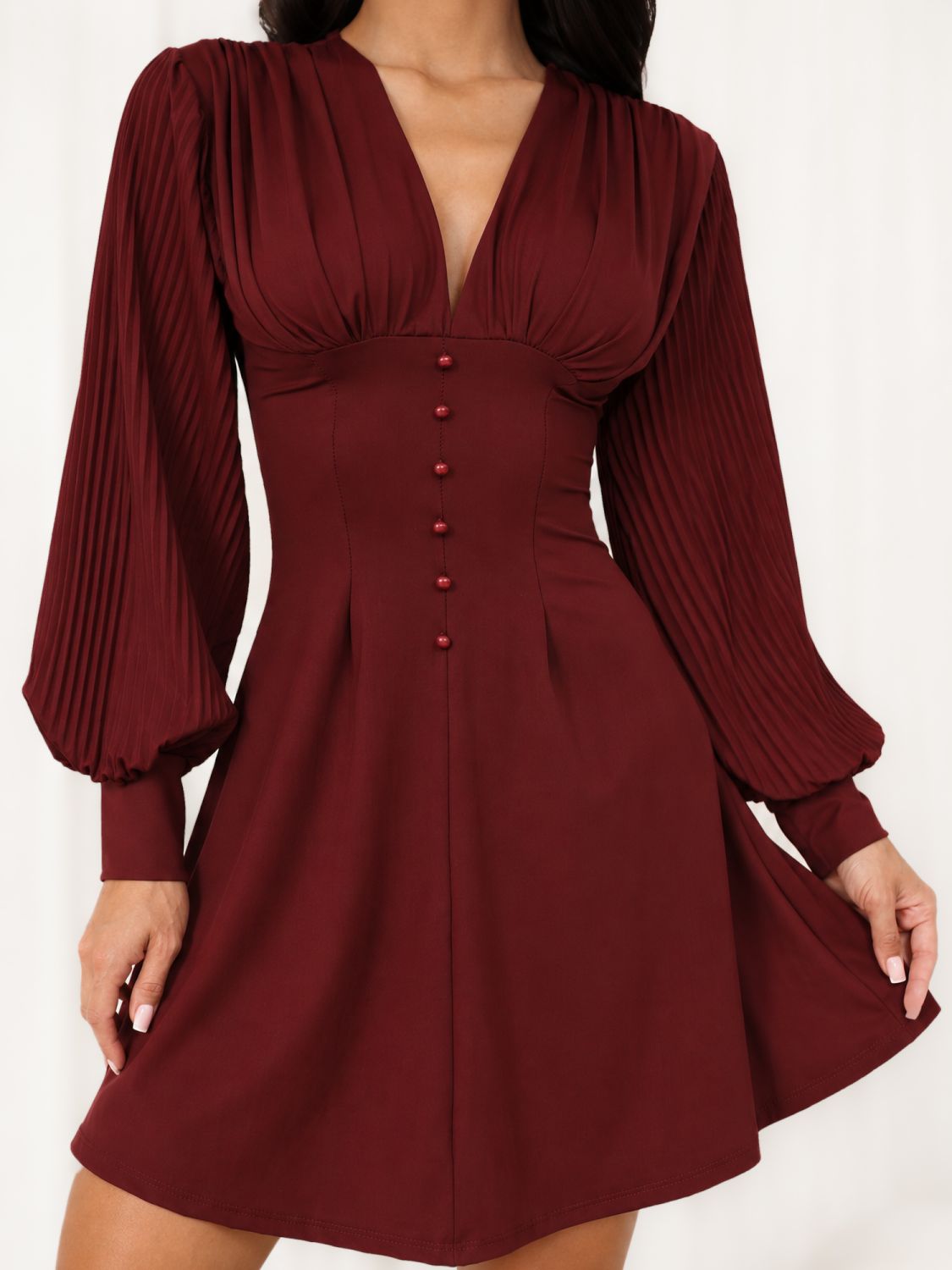 Rochie mini bordo cu decolteu în V și mâneci bufante